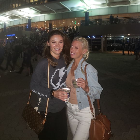 Meet your Posher, Ali - Picture 1 of 3